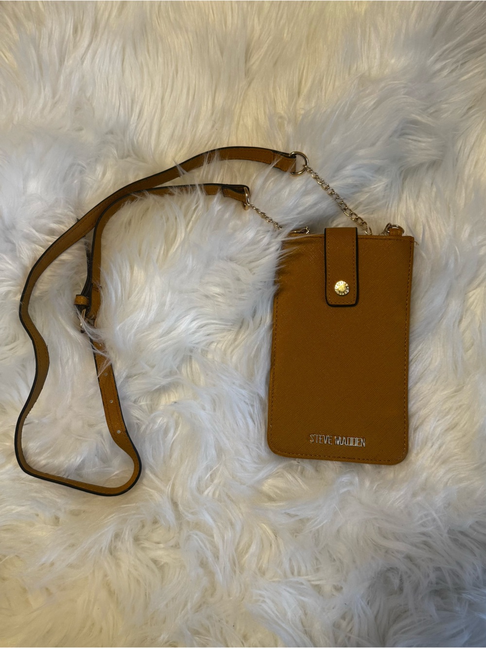 Steve Madden Dream Phone And Credit Card Crossbody With Chain Strap